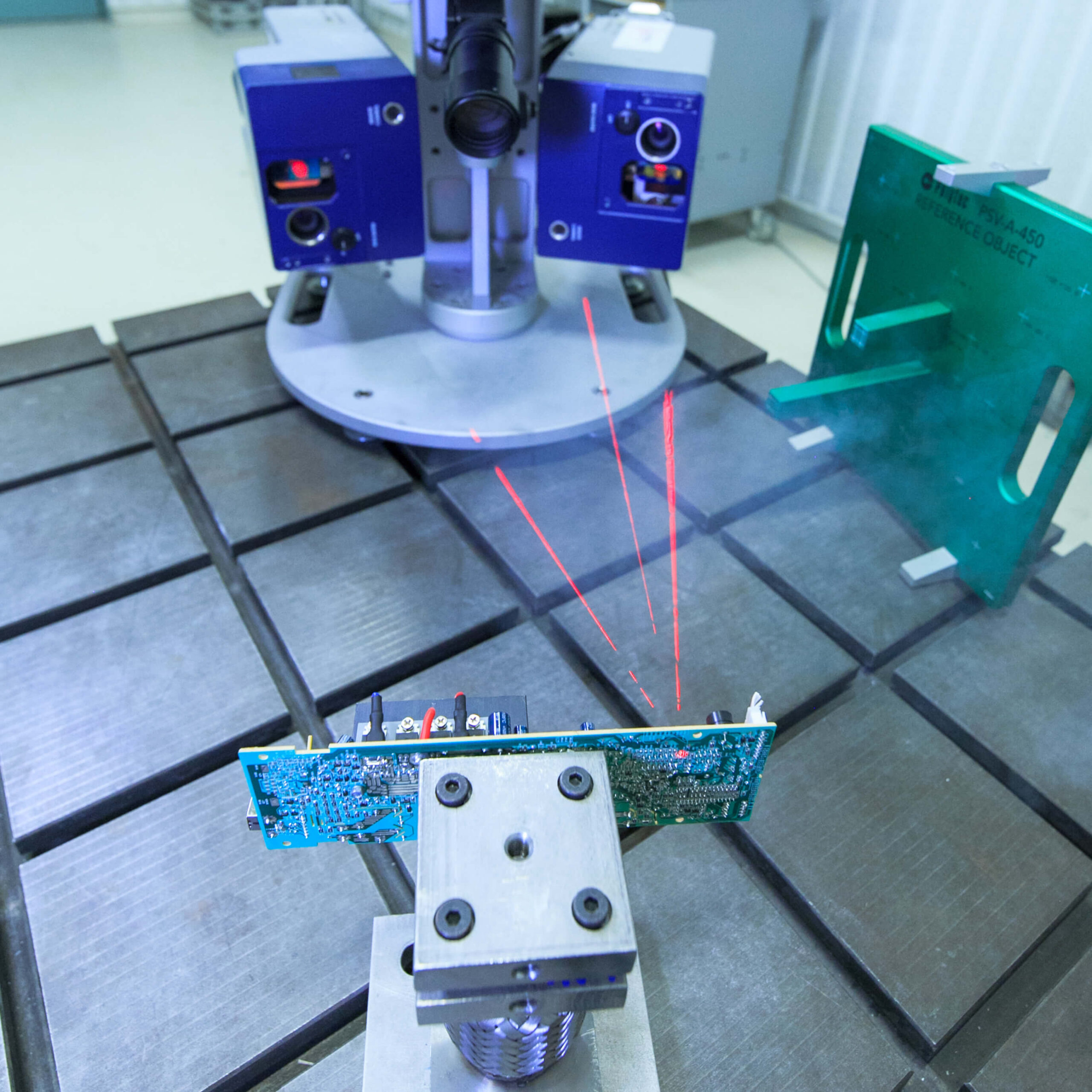test et mesure en vibrométrie laser sur carte électronique et microélectronique
