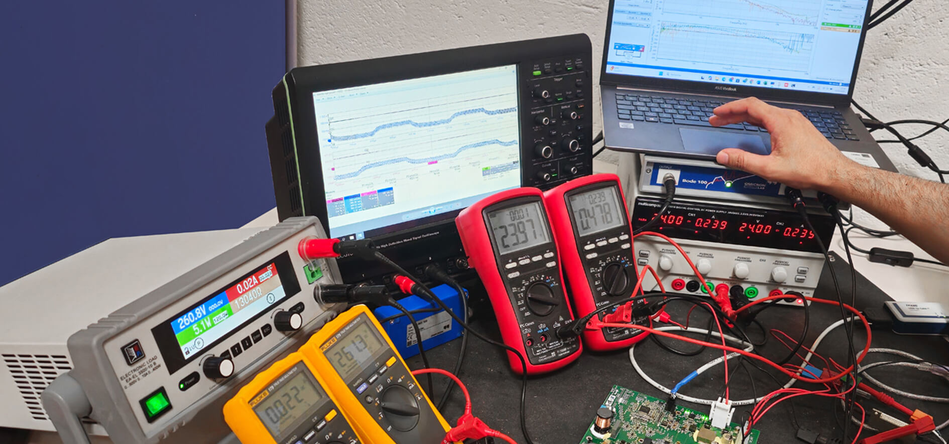 analyse de rendement électrique des chargeurs d'appareils électroniques, caractérisation et mesure électrique, rendement énergétique