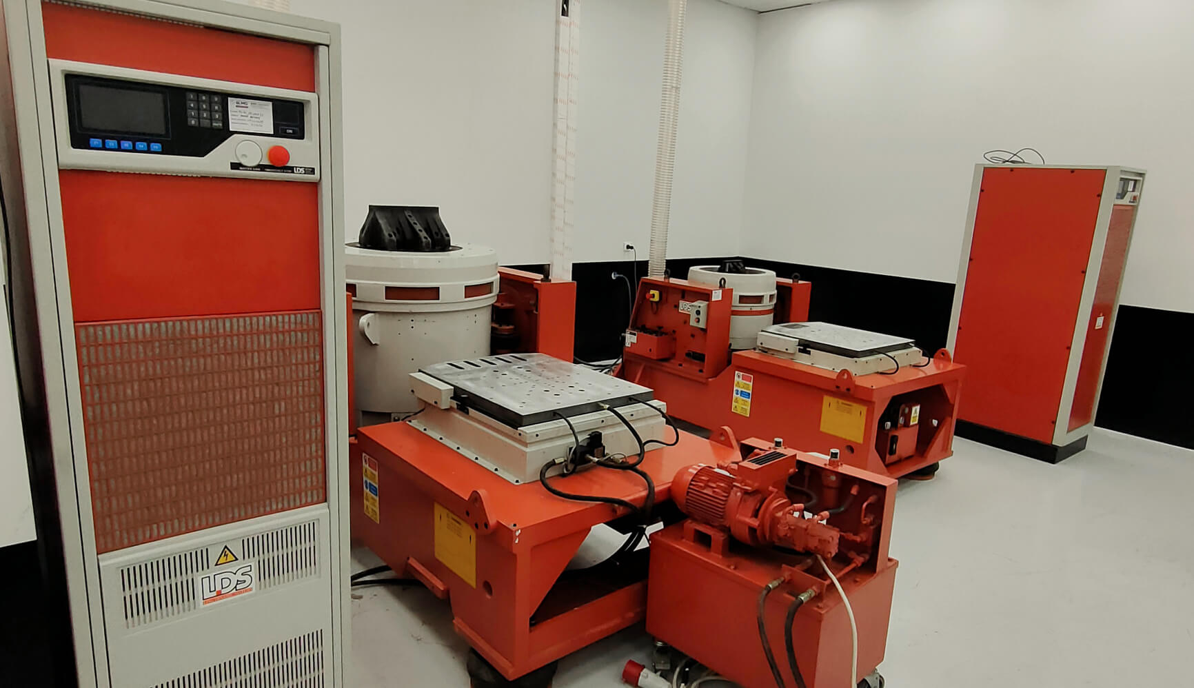 competence-maintenance-vibrateur-lds-miltech-helas-athenes Mise en route et maintenance de deux systèmes de vibration LDS V870-440 HBT600 et V830-335 LPT600 par 6LING du Groupe 6NAPSE