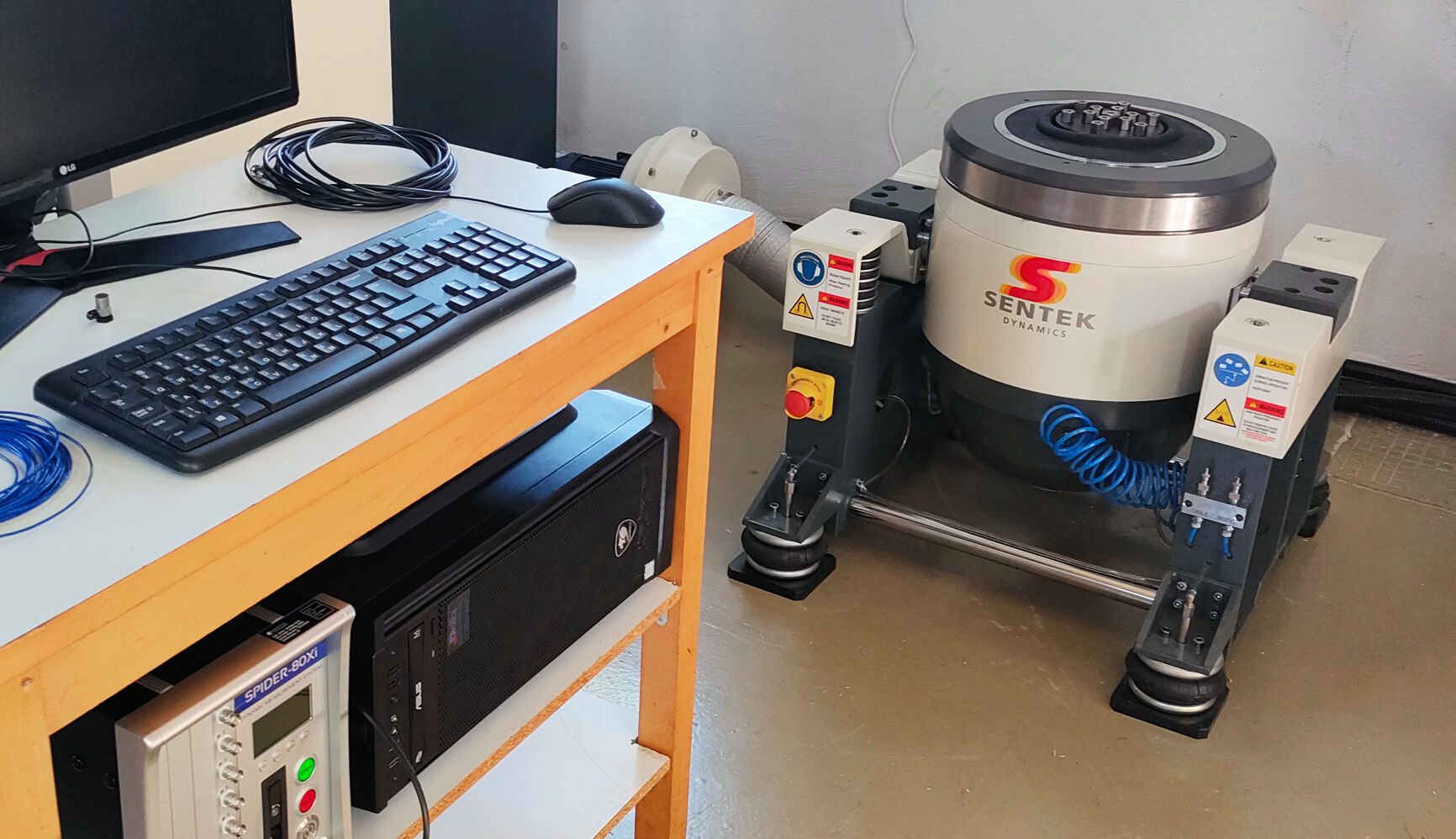 competence-maintenance-vibrateur-sentek Mise en service d'un vibrateur électrodynamique SENTEK 3kN par 6LING du Groupe 6NAPSE à l’Université Technologique de Crète 1